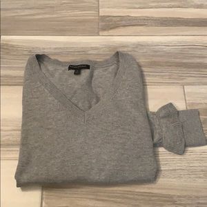 NWOT Banana Republic V-neck with cute sleeves